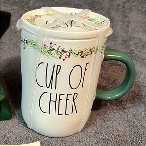 💚❤️🎄Rae Dunn Mug!🌲❤️💚